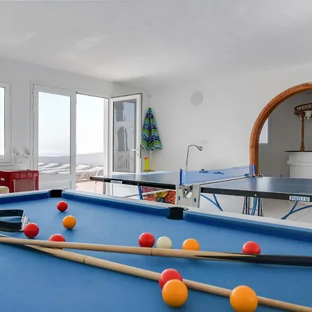 Casa Blanca Villa *